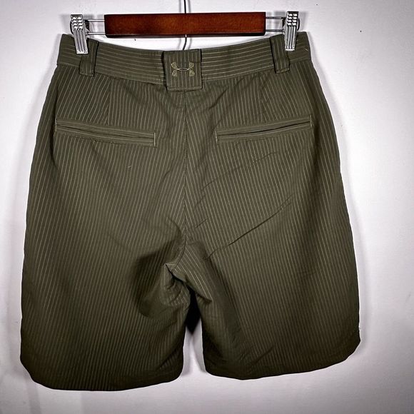 Under‎ Armour Mens Loose Golf Pinstriped Olive Green Shorts, 11" inseam, size 30 - Picture 1 of 3
